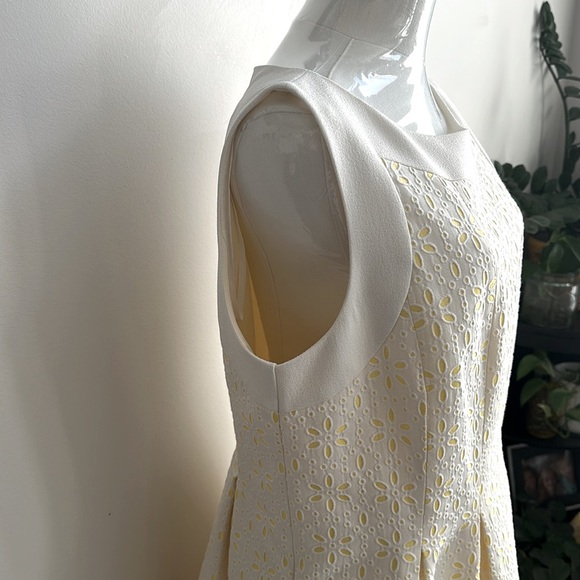 Women Plus Size Sleeveless Eyelet Flowers Pleated Butter Yellow Midi Dress 14P - Picture 3 of 11